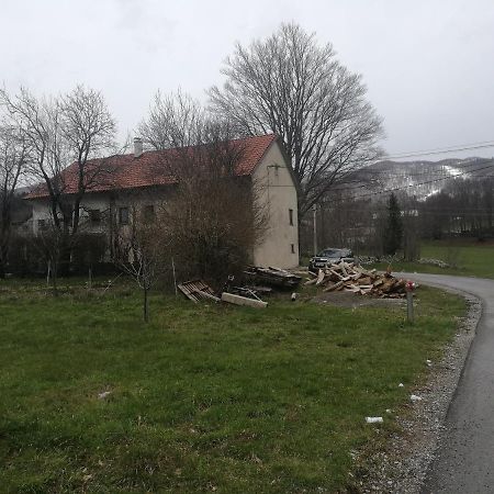 AjdovščinaApartma Burjucaアパートメント エクステリア 写真